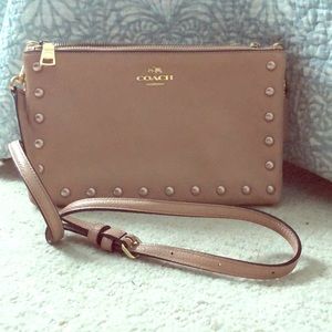 Coach purse, sand/tan colour, gold zippers
